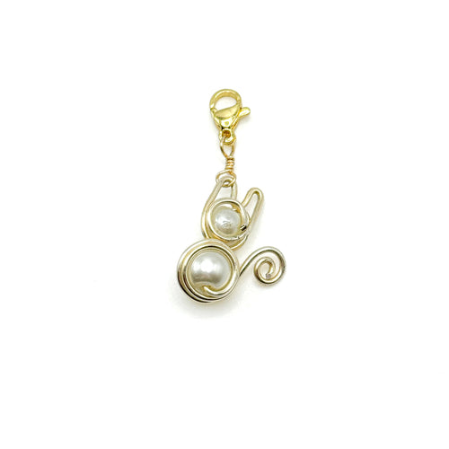 Cat gold charm - P's One-Stop Shop 