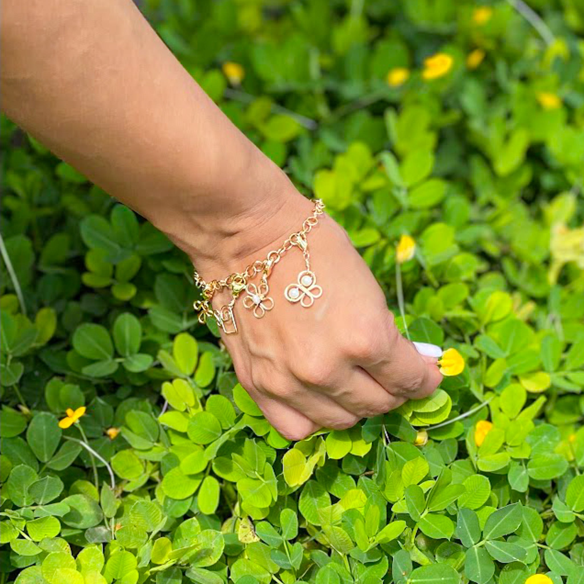 Flower gold charm - P's One-Stop Shop 