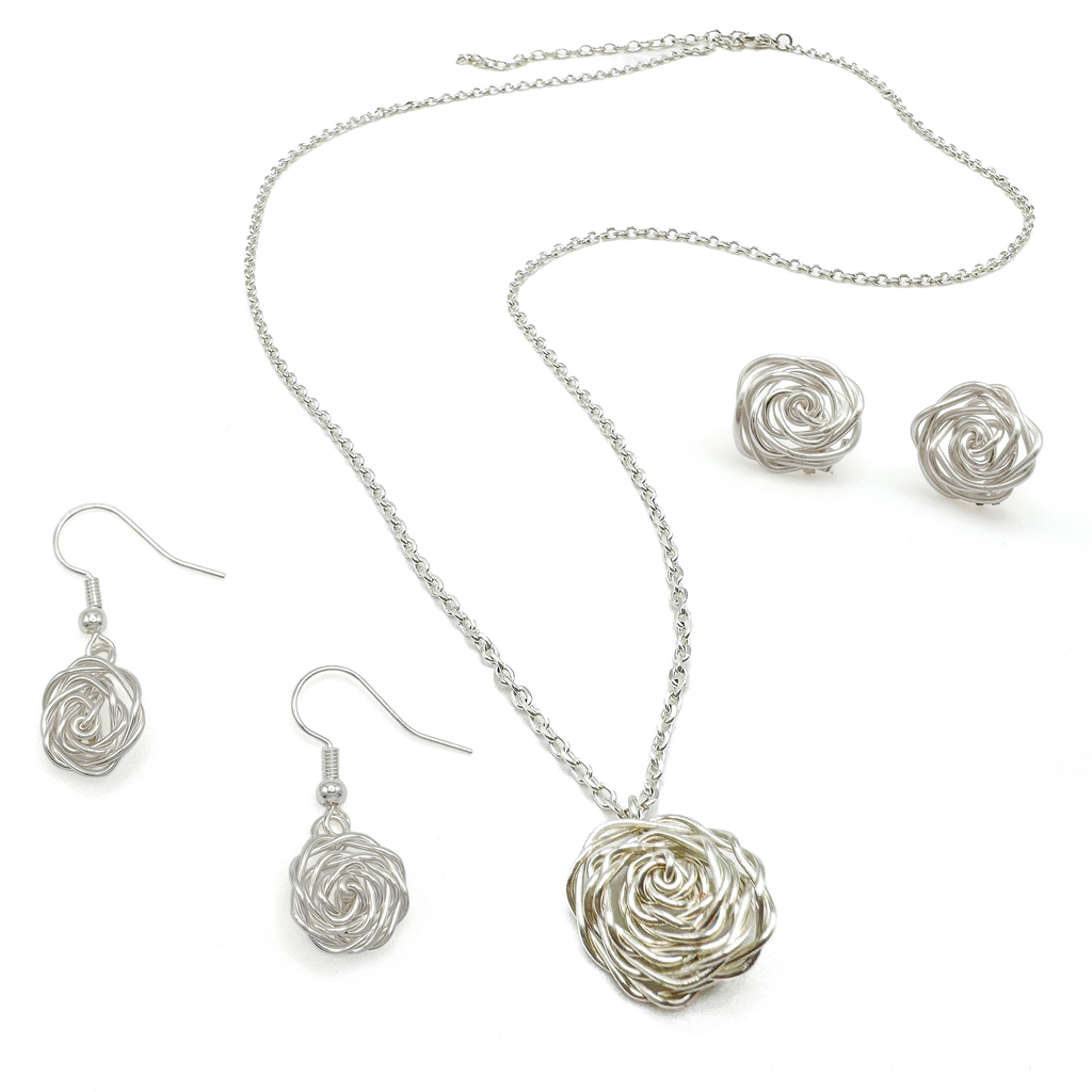 Rosette silver necklace - P's One-Stop Shop 